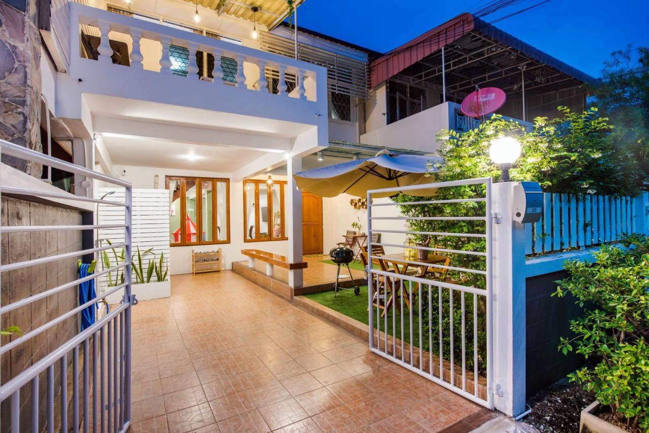 White Beach House Hua Hin 20 Second To The Beach Exterior photo