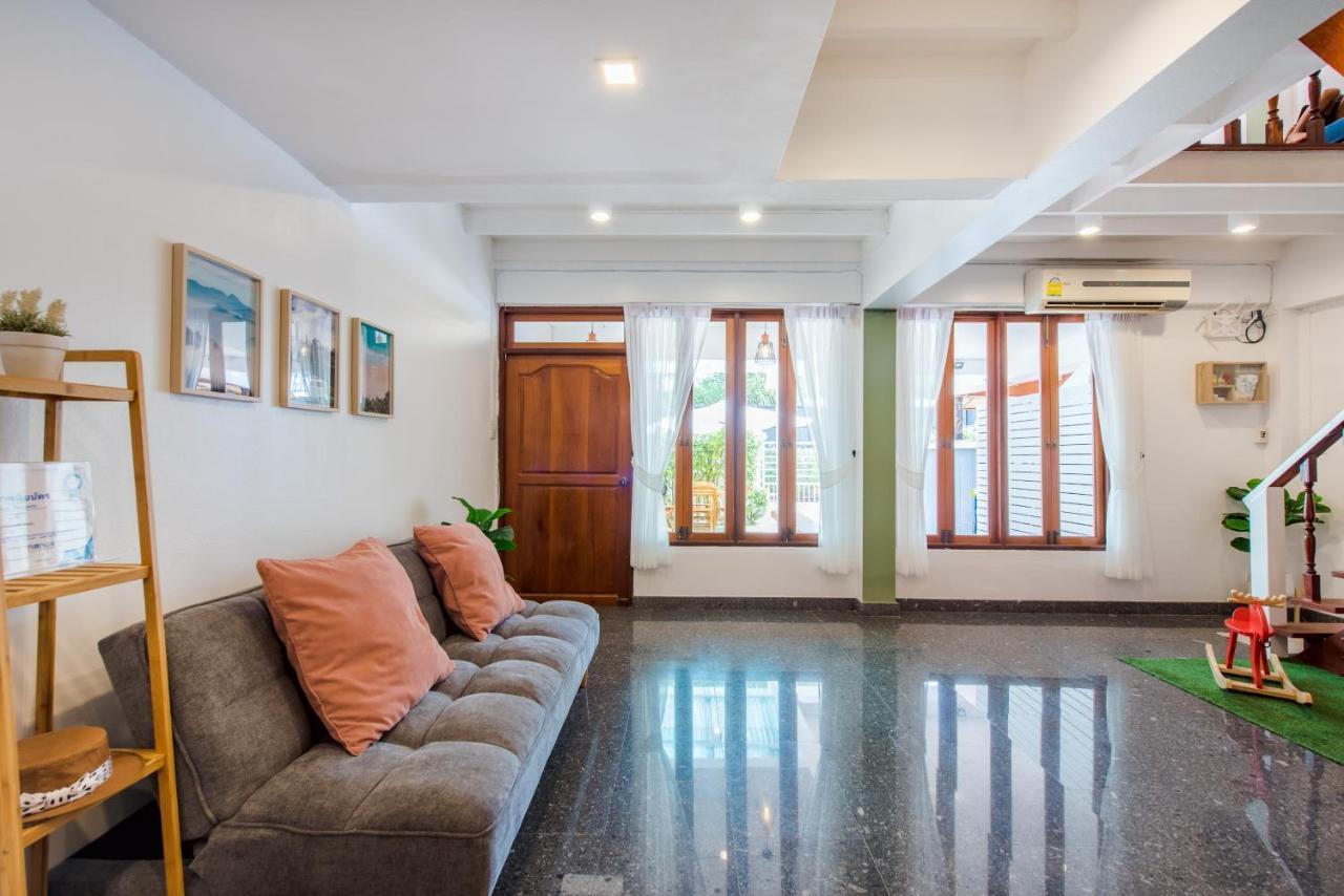White Beach House Hua Hin 20 Second To The Beach Exterior photo